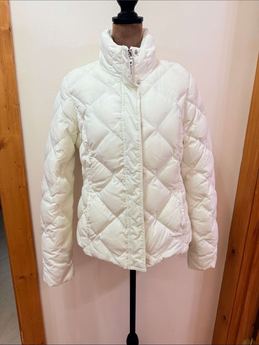 Eddie Bauer EB700 Women’s Goose Down White Diamond Quilted Puffer Jacket